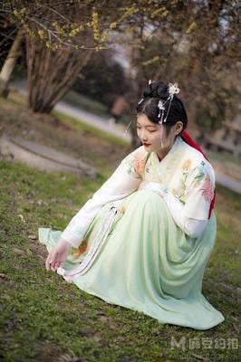 拍摄汉服平面设计图