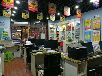 平面设计专业在广告店工作